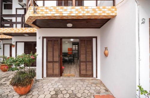 Ingleses Centro Apartamento | Triplex Litoral III 2Q a 60m da praia by Achei