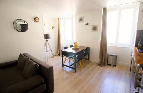 Cherbourg-en-Cotentin Apartamento | Triplex Lumineux à Cherbourg, hyper centre, 2 pas du Port & Vie Nocturne, Intendance Luxury Host