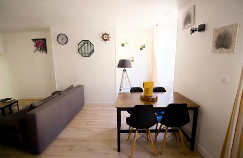Cherbourg-en-Cotentin Apartamento | Triplex Lumineux à Cherbourg, hyper centre, 2 pas du Port & Vie Nocturne, Intendance Luxury Host