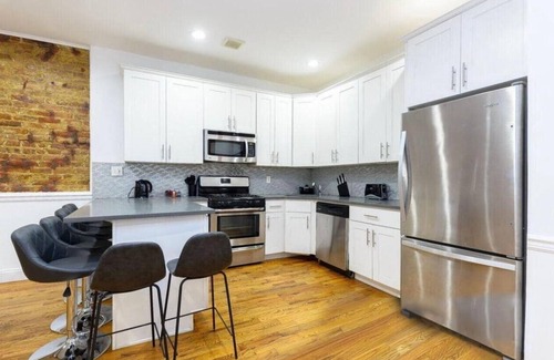 Brownsville Casa | TRIPLEX ON THE PARKWAY