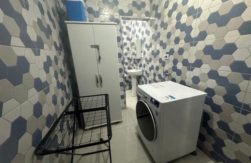 Umuarama Apartamento | TRIPLEX piscina churrasqueira lava e seca Wi-Fi e 2 TVs em Condomínio com 90m2 no centro de Ubatuba