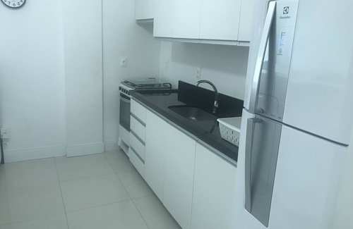 Praia dos Amores Casa | TRIPLEX / PRAIABRAVA / AR / PISCINA / 3VAGAS / CHURRASQUEIRA / CONDOMINIO CERRADO