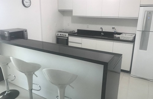 Praia dos Amores Casa | TRIPLEX / PRAIABRAVA / AR / PISCINA / 3VAGAS / CHURRASQUEIRA / CONDOMINIO CERRADO