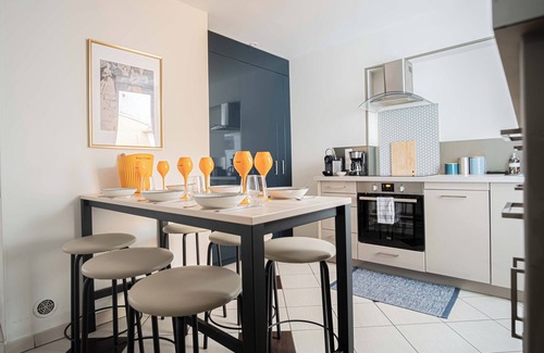 Hincmar Apartamento | TRIPLEX with office and free parking just a stone's throw from Reims Cathedral!