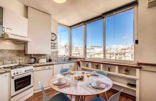 Rione III Colonna Casa | Tritone Top House