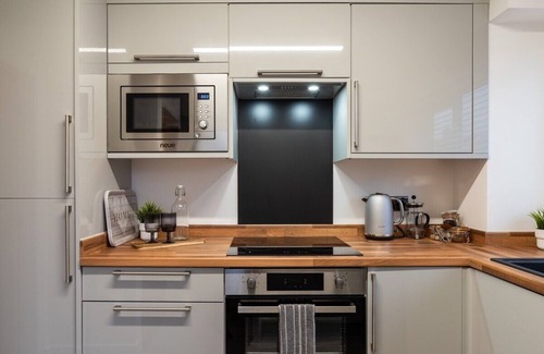 Measham Casa | Triumph House - Suitable for Contractors and Professional Personal