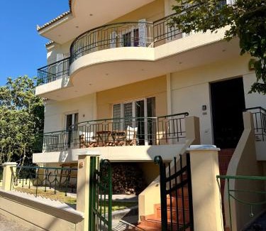 Dorida Apartamento | Trizonia View Beach House - Glyfada Village by MPS