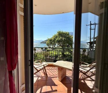 Dorida Apartamento | Trizonia View Beach House - Glyfada Village by MPS