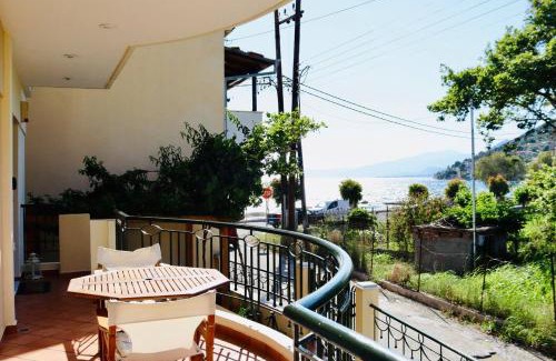 Dorida Apartamento | Trizonia View Beach House - Glyfada Village by MPS