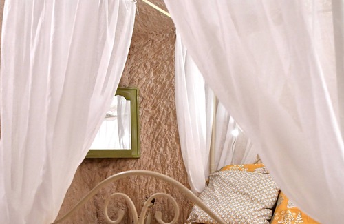 Bourre Apartamento | Troglodyte apartment Le Troglo du boy'fini - the cottages of the castles