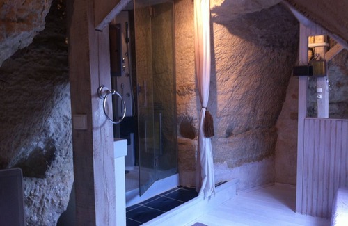 Thore-la-Rochette Cama Y Desayuno | Loft troglodita en el valle del Loira en Francia