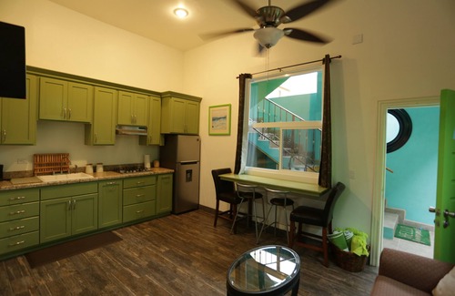 Ensenada Apartamento | Trojan House Green Suite
