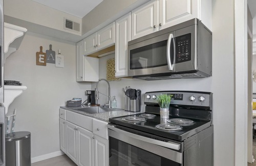 Franklin Park Casa | Trolley District Treasure/1 BR Apt