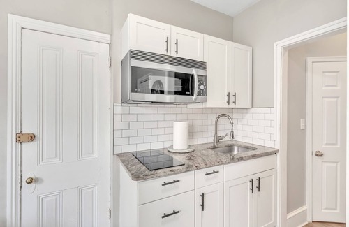 Wilmington Apartamento | Trolley Teacup Charming Cozy Studio 1 Bedroom Apts by RedAwning