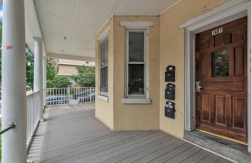 Wilmington Apartamento | Trolley Teacup Charming Cozy Studio 1 Bedroom Apts by RedAwning
