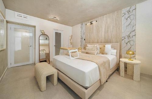 Isla Verde Apartamento | Tropĭmar Suites 2BR Modern Beach Escape New!