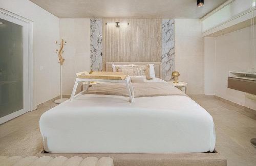 Isla Verde Apartamento | Tropĭmar Suites 2BR Modern Beach Escape New!