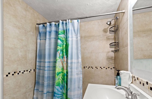 Madeira Beach Condominio | Tropic Breezes #4