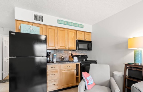 Madeira Beach Condominio | Tropic Breezes #4