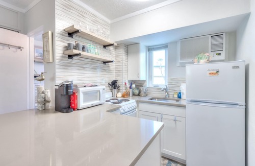 Capri Isle Condominio | Tropic Terrace Suite #15 - Beachfront Resort