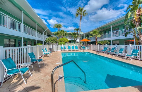 Capri Isle Condominio | Tropic Terrace Suite #15 - Beachfront Resort