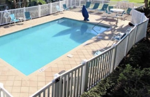 Capri Isle Apartamento | Tropic Terrace Suite #16 - Beachfront Resort