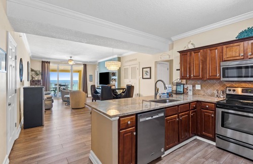 West Panama City Beach Condominio | Tropic Winds by Panhandle Getaways
