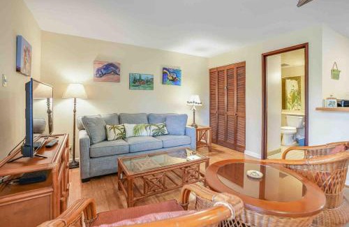 Hanamaulu Casa | Tropical 1 Bedroom with 2 Full Bath at Resort