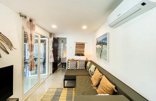 Selong Belanak Apartamento | Tropical 2BR Escape & Walk to Selong Belanak Beach