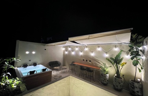 Lalinde Casa | Tropical 4BR Home A/C - El Poblado - Terrace & Jacuzzi