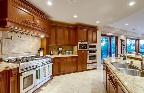 Muirlands Casa | Tropical 5BR La Jolla Retreat by NamaStay