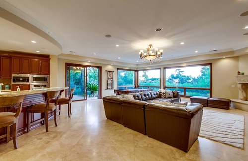 Muirlands Casa | Tropical 5BR La Jolla Retreat by NamaStay