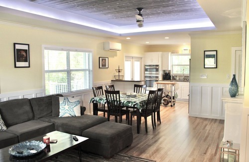 Eden Pines Casa | Tropical 5BR Paradise, Private Pool, Hot Tub, Canal Access – Sleeps 12
