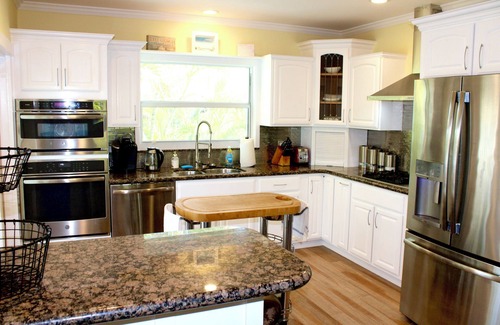 Eden Pines Casa | Tropical 5BR Paradise, Private Pool, Hot Tub, Canal Access – Sleeps 12