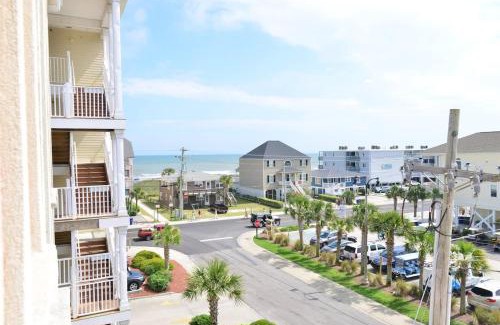 North Myrtle Beach Casa | Tropical Cherry Grove Ocean View Beach House w Pool