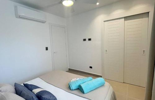 El Cortecito Apartamento | Tropical Deluxe 2 Bedroom Unit with Jacuzzi