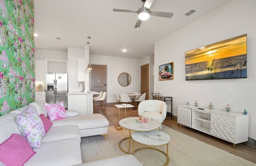 Rural Estates Apartamento | Tropical Dream 2BR/2BA w./ Pool, Gym, and Theater