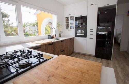 El Castell de Montornés Villa | Oasis Tropical Costa Dorada con piscina privada