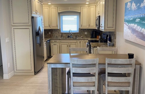 Garden Isles Casa | Tropical Escape Entire 3 bedroom House w/heated pool and hot tub
