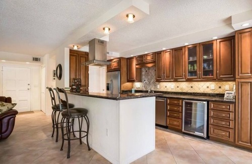 Longboat Key Condominio | Hermosa escapada tropical frente a la bahía en Longboat Key!