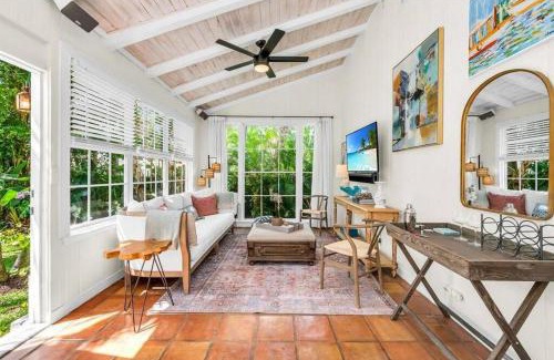 Flamingo Parks Villa | Tropical Estate w/Guesthouse & Pool. Sleeps 8!