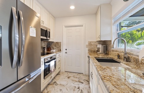 Lakeland Casa | Tropical Fenced Paradise, Hot Tub, & Home Theater