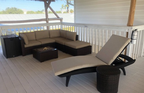 Englewood Apartamento | ¡Nuevo en el mercado! Puerta de entrada a Palm Island. Sensación caribeña de Tiki Hut