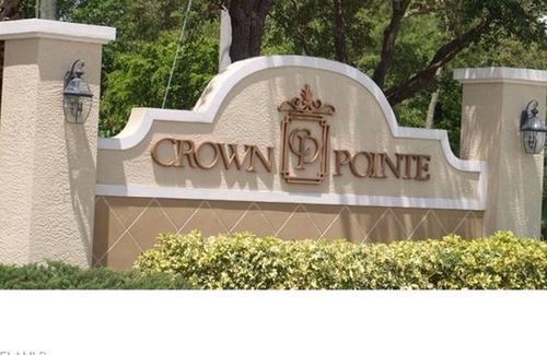 Crown Pointe Casa | ¡Tropical escaparse en Nápoles!