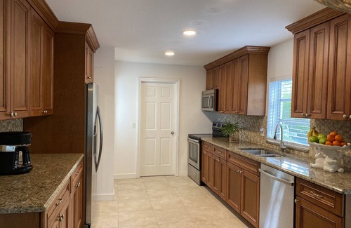 Florida North Atlantic Coast Casa | Tropical Getaway 4 miles from Beach