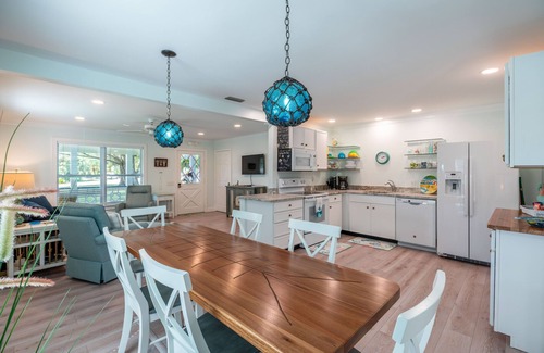 Vero Beach Casa | 🍹🌞 Tropical Getaway! Heated Pool, Tiki Bar, Pirate Sandbox, and Boat Parking!