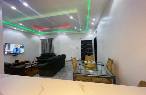 West Coast Division Apartamento | Tropical Getaway - Rooftop Apartment