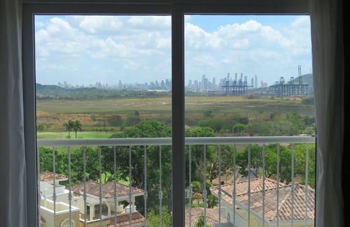 Rousseau Apartamento | Golf tropical con vista al canal y la ciudad, Tucan Country Club