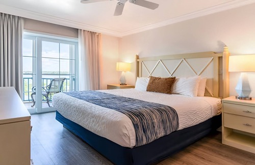 Captiva Hotel | Tropical Haven: 3BR Bay Suite w/Balcony Views | Kitchen | Onsite Pool | Parking