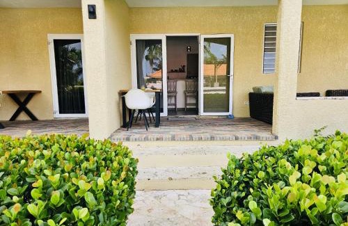 Willemstad Apartamento | Tropical Hideaway at Cocobana Resort